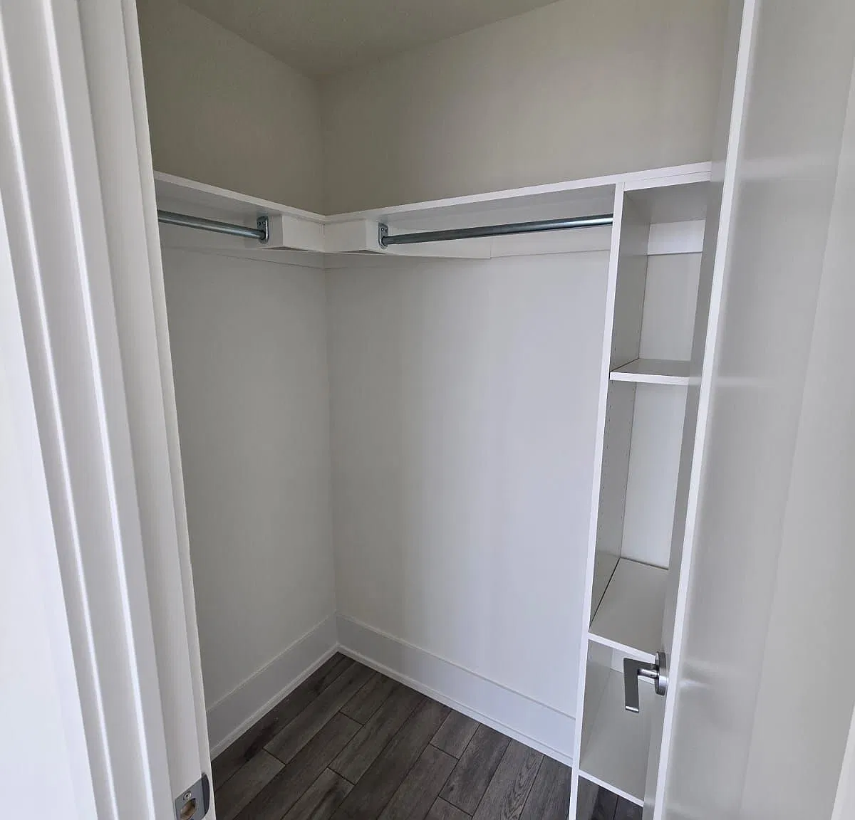 3 bed, $3,590 — Photo 2