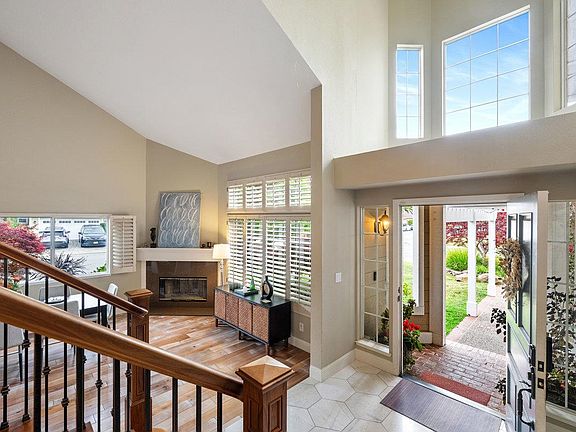 4th image of 602 Harbor Colony Ct