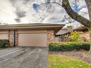 1216 Indian Trail Rd #4C, Hinsdale, IL 60521