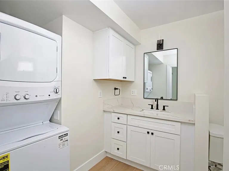 1141 E Broadway — Photo 15