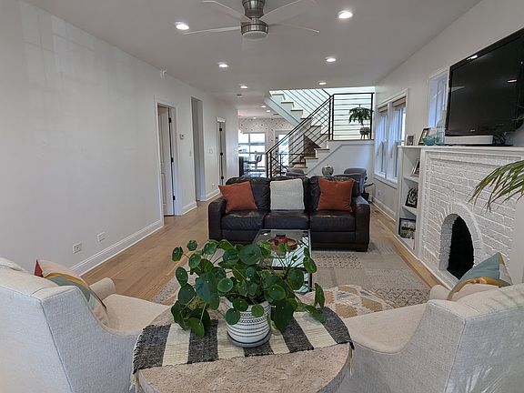 3rd image of 5020 W Wilson Ave