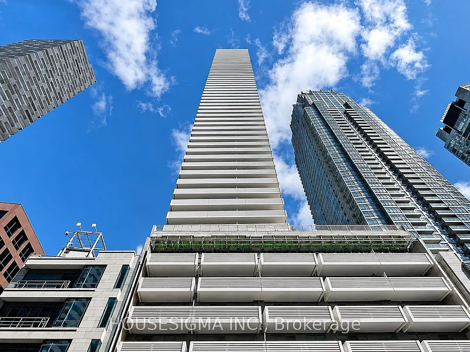 2221 Yonge St #3705