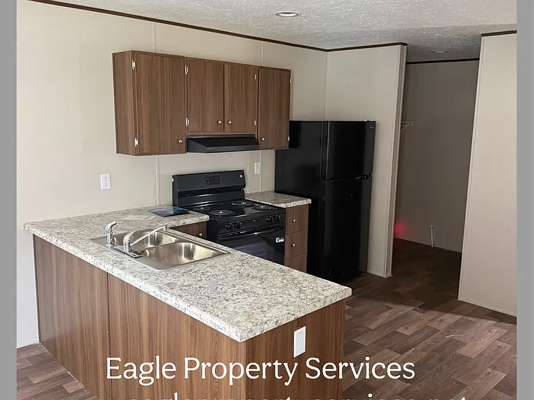 140 Springfield Dr — Photo 2