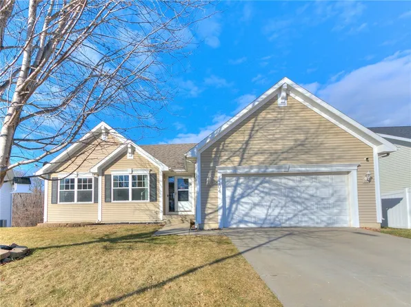 7104 Sweetwater Dr, Des Moines, IA 50320