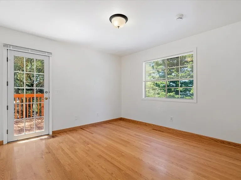 930 Valley View Dr — Photo 18