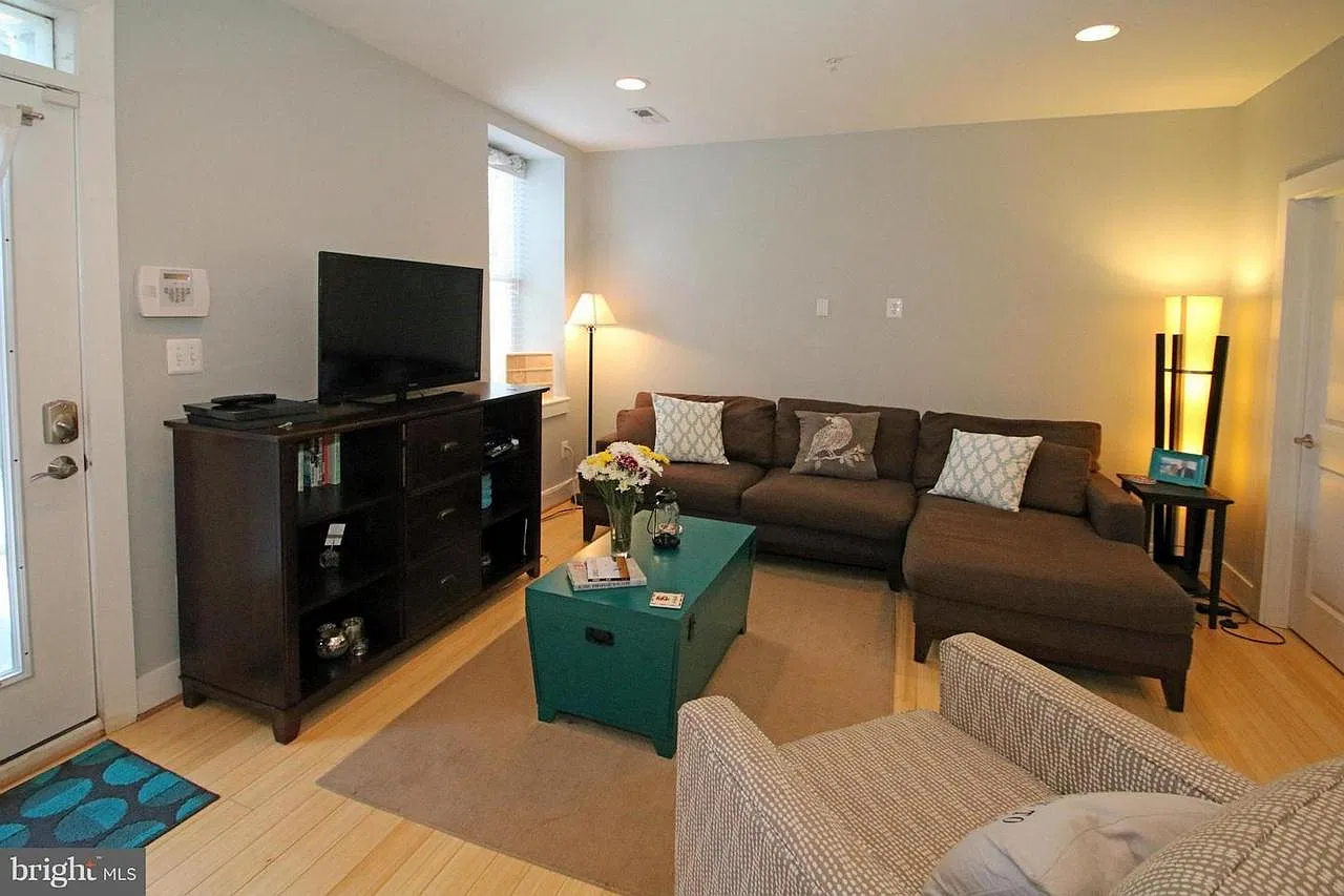 2 bed, 700 sqft, $2,395 — Photo 4