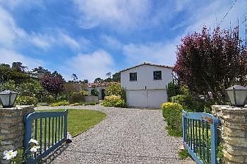 2nd image of 986 Coral Dr