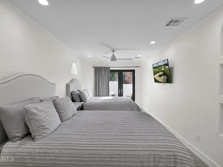 6834 E Belmont Cir — Photo 37