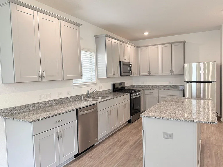 1020 Laguna Cove Dr — Photo 7