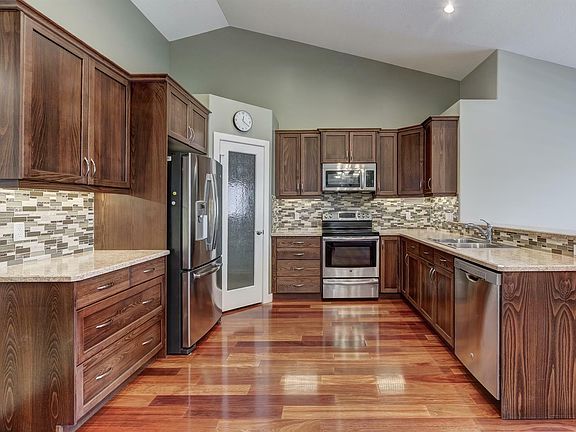 5th image of 17 Garden Way