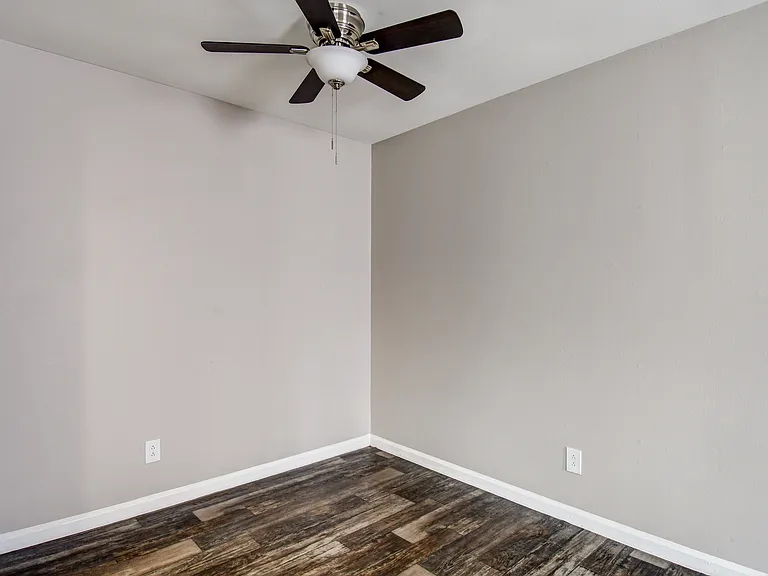 Fox Hunt Apartments — Photo 9