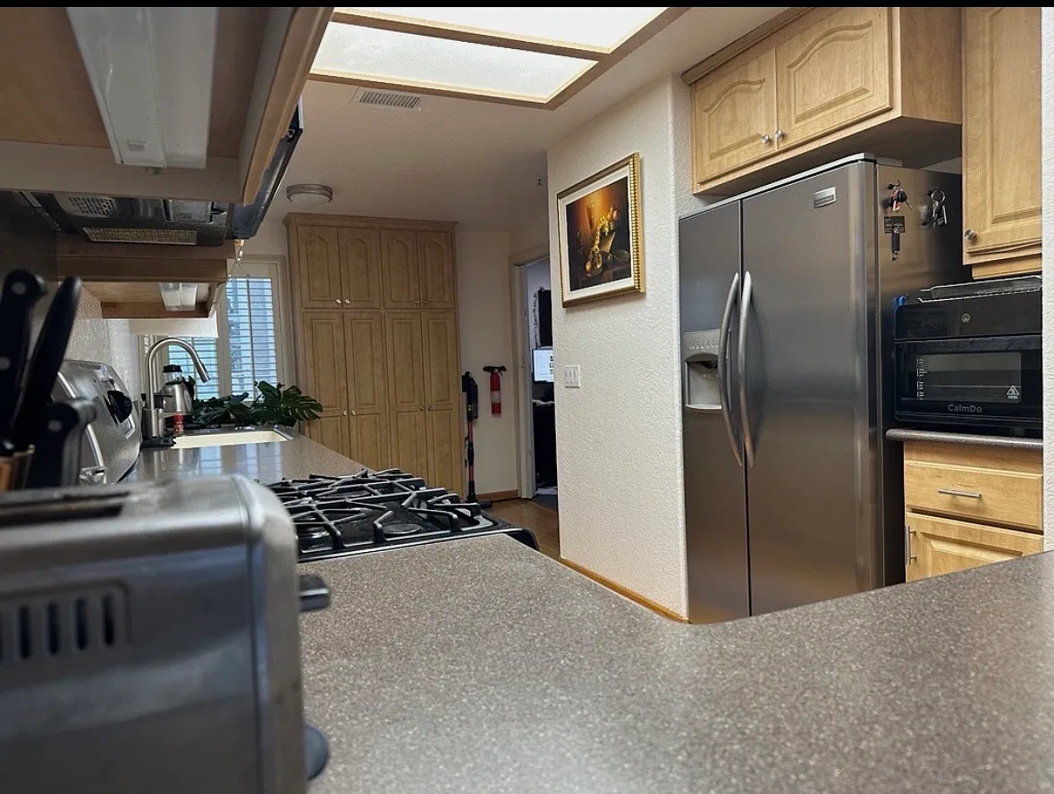 3 bed, 2.5 bath, 1656 sqft, $4,900 — Photo 4