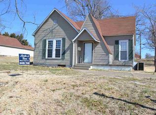 206 N 3rd St, Central City, KY 42330