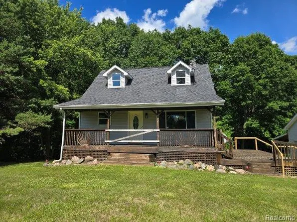 5848 Fostoria Rd, Columbiaville, MI 48421