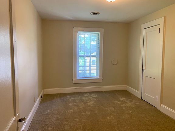 5th image of 916 Lexington Ave APT C