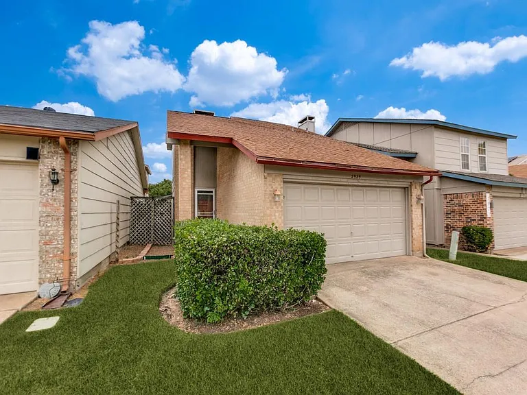 2929 Pegasus Dr — Photo 1