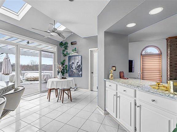 5th image of 3090 Henrich Farm Ln