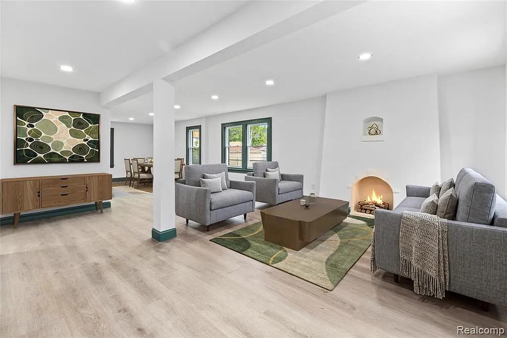 4 bed, 2.5 bath, 1977 sqft, $1,875 — Photo 2