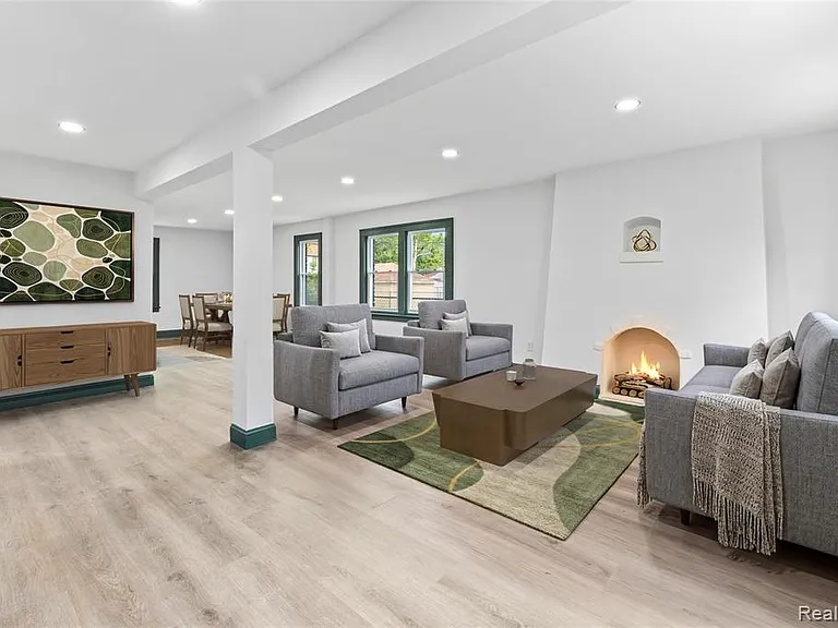 15781 Washburn St — Photo 2