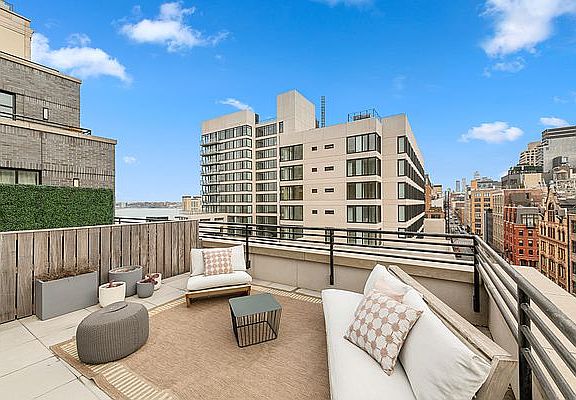 5th image of 440 Washington St APT 902