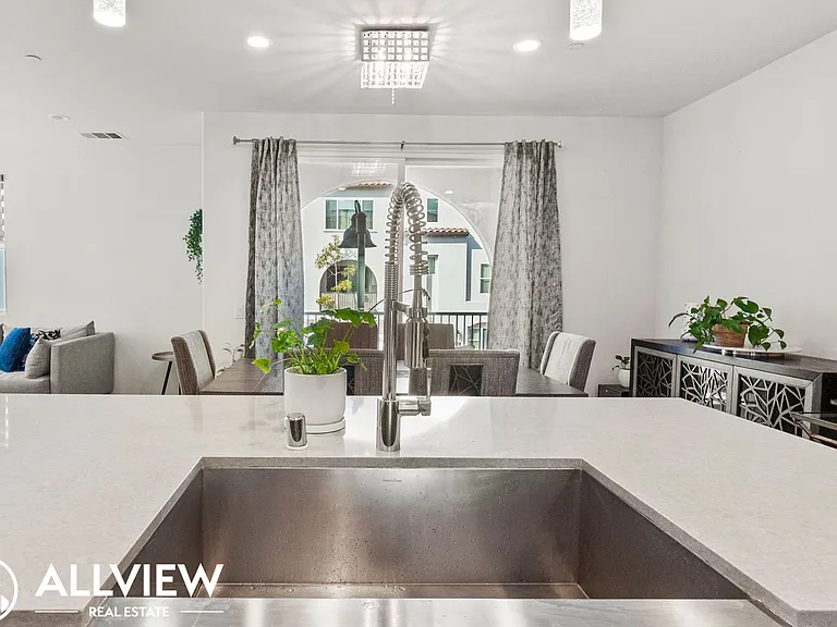 665 S Kinney Way — Photo 7