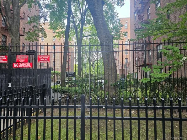 88-09 Northern Boulevard image 11 of 11