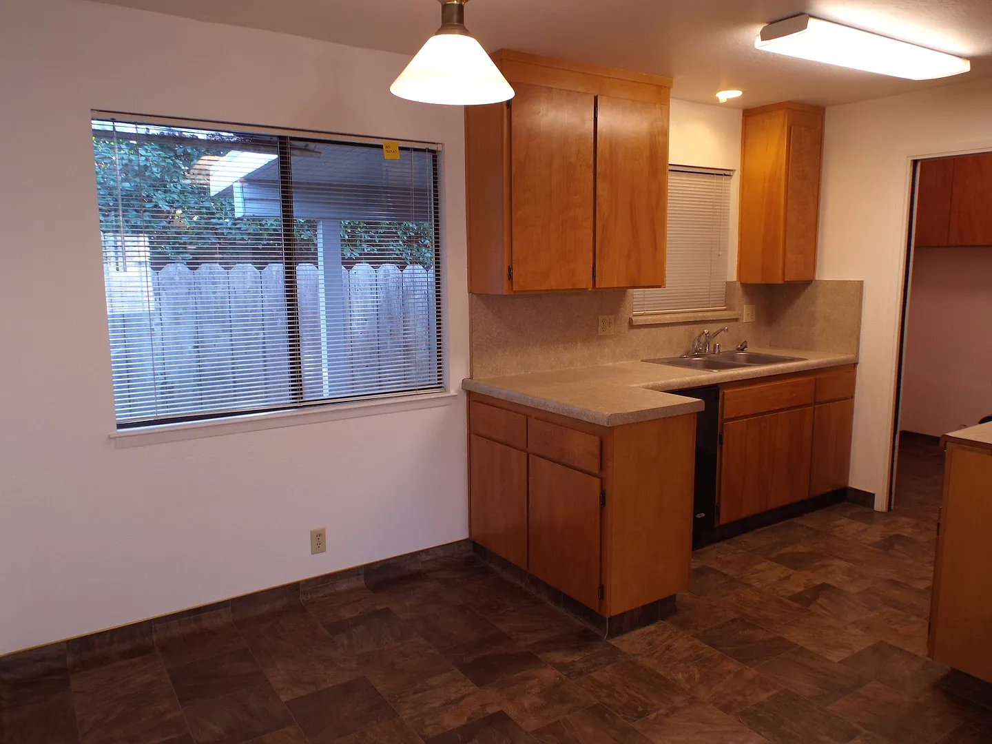 0665 - 965 Cyndi Cir — Photo 4