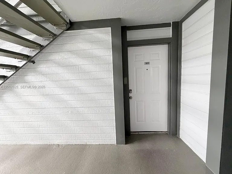 20681 NE 4th Pl #101 — Photo 15