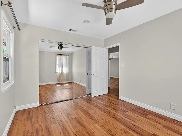 8007 Louise Ave — Photo 20