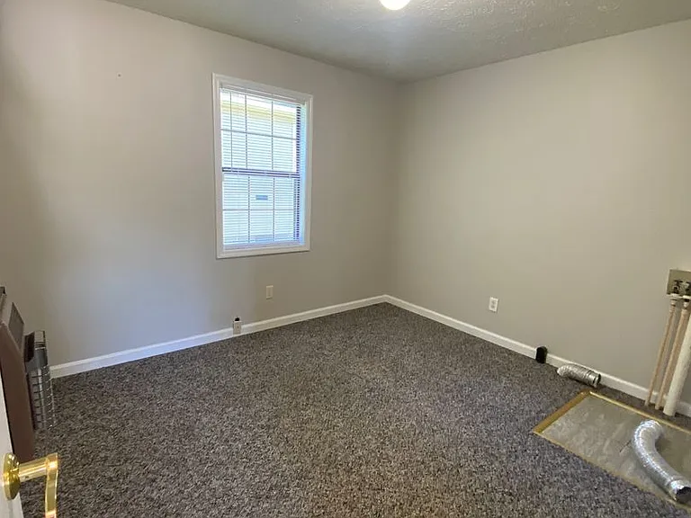 146A College St SE — Photo 3
