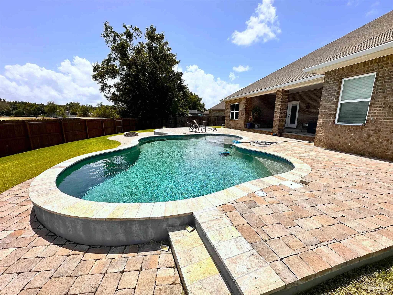 5 bed, 3025 sqft, $3,400 — Photo 2