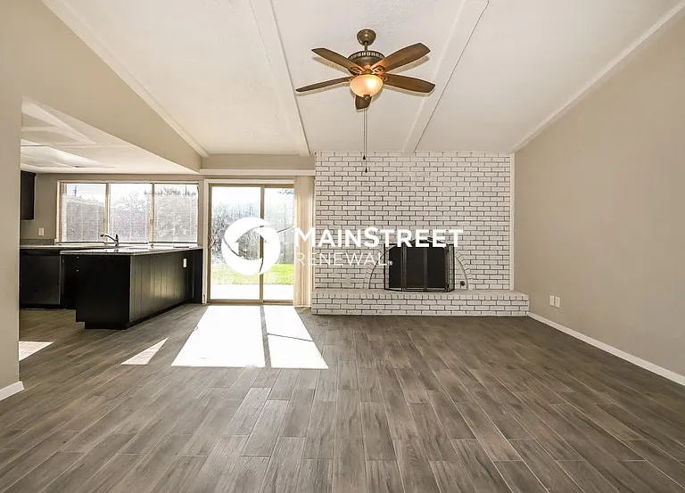 450 Thistle Dr — Photo 3