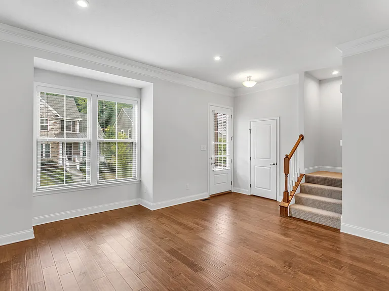 160 Seneca Pl — Photo 6