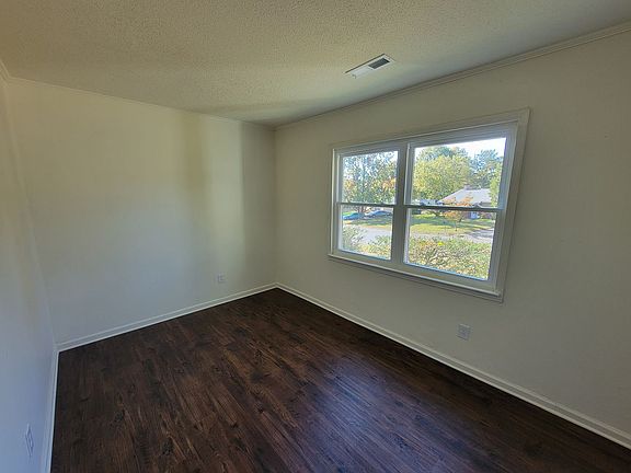 5th image of 3007 Boyle Ave