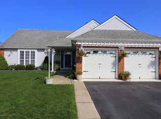 18 Sandhurst Ct, Toms River, NJ 08757