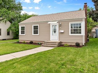 341 E Gauer Cir, Milwaukee, WI 53207