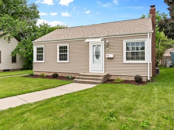 341 East Gauer CIRCLE, Milwaukee, WI 53207