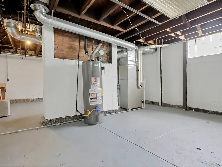 294 Wyandotte Ave — Photo 32