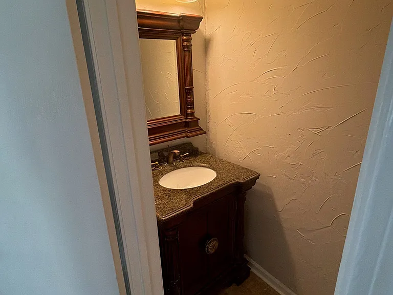 2286 Cheshire Dr — Photo 8