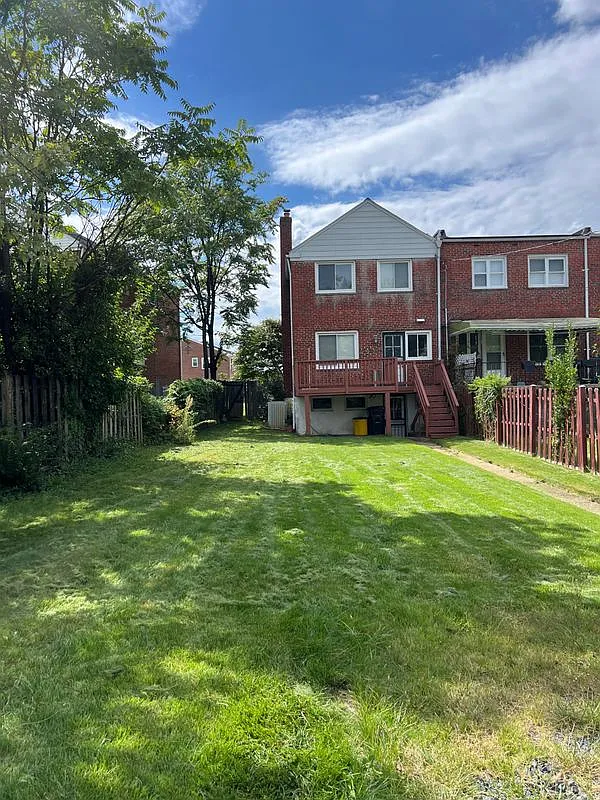 3 bed, 2.0 bath, 1830 sqft, $2,300 — Photo 2
