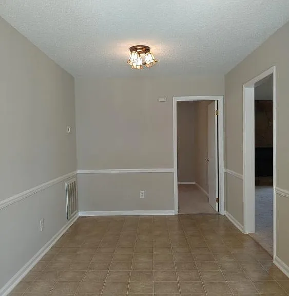 102 Pelham Dr — Photo 21