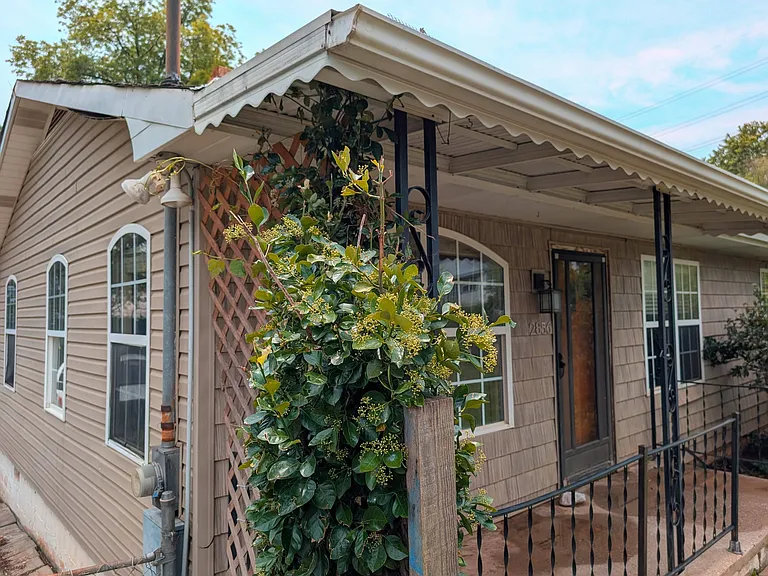 2856 Brock Ave — Photo 1