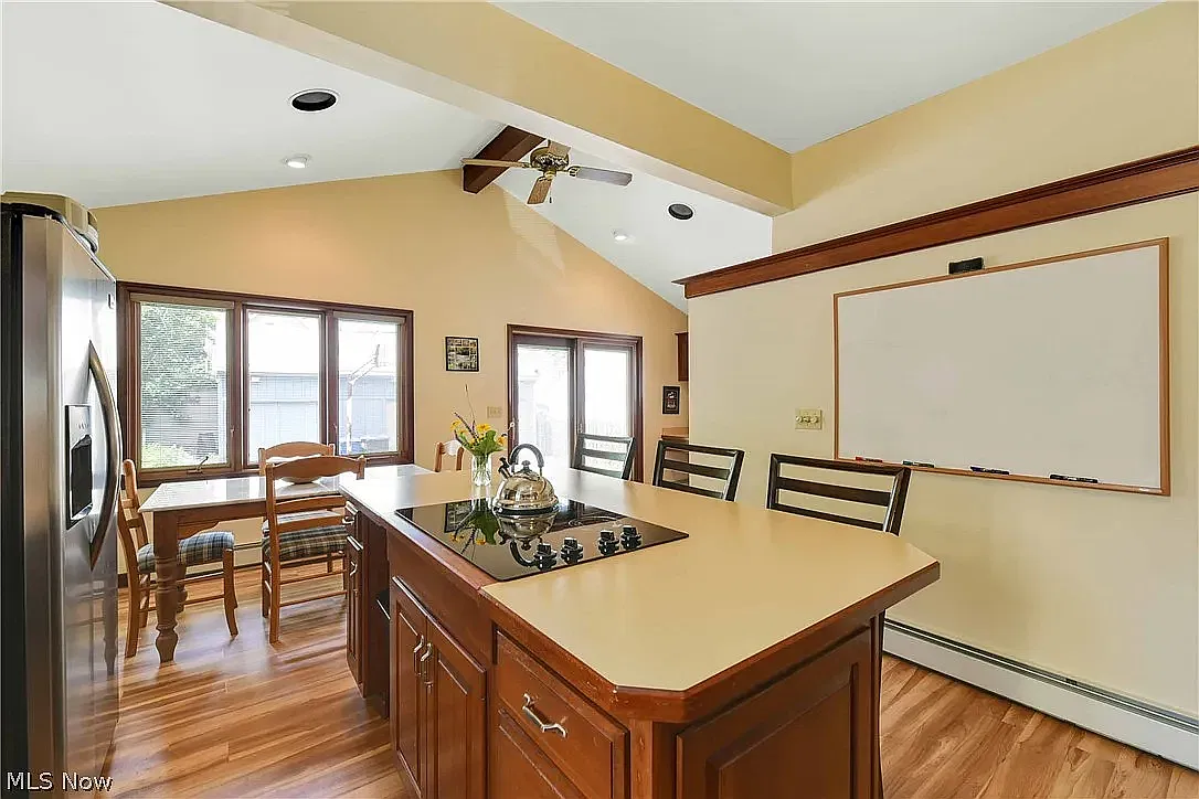 3 bed, 1600 sqft, $2,300 — Photo 3