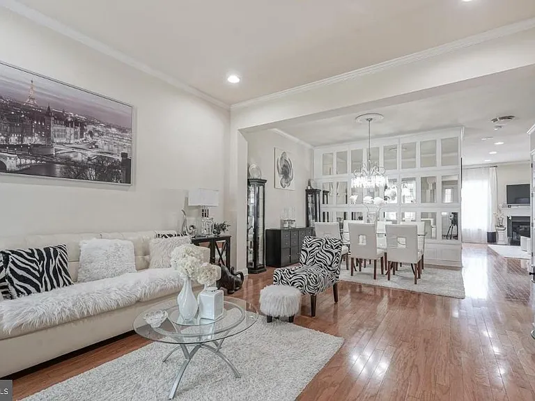 4204 Lexington Ct — Photo 2