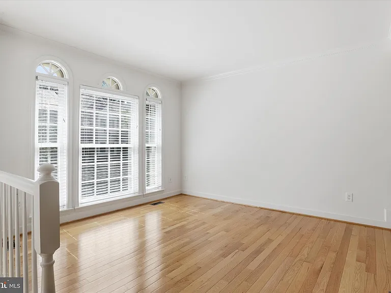 3946 Valley Ridge Dr — Photo 4