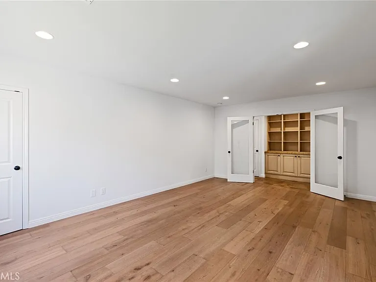 248 N Rexford Dr — Photo 11