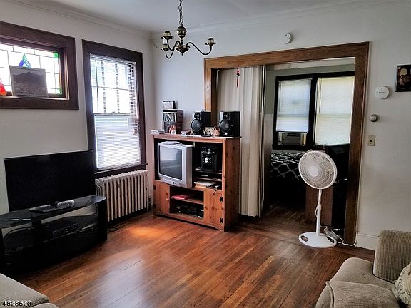 3rd image of 921 Sheridan Ave #923