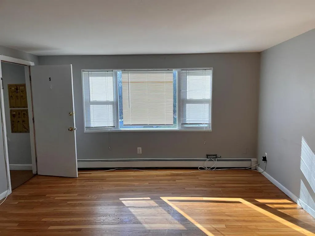 Building Photo - 49 Miller St #5