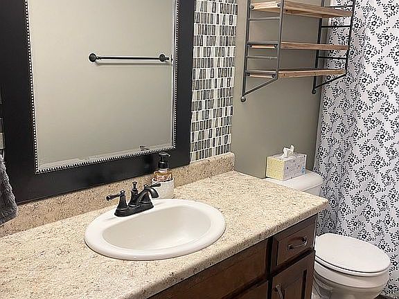 3rd image of 7904 W Pettigrew Ln