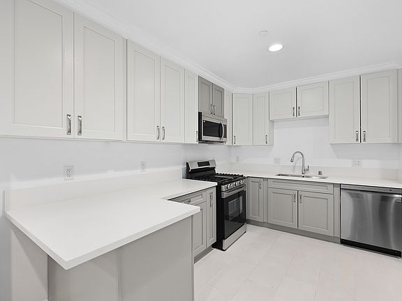 2nd image of 2216 Laverna Ave